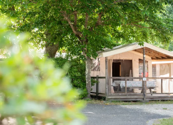 Vue extérieure d'un lodge © Marine Monteils Photographe