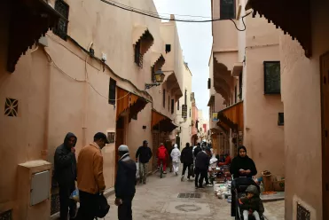 Maroc : villes impériales en train (Meknès)