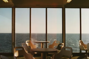 Croisière organisée VS croisière en solo : quelles différences et avantages ?