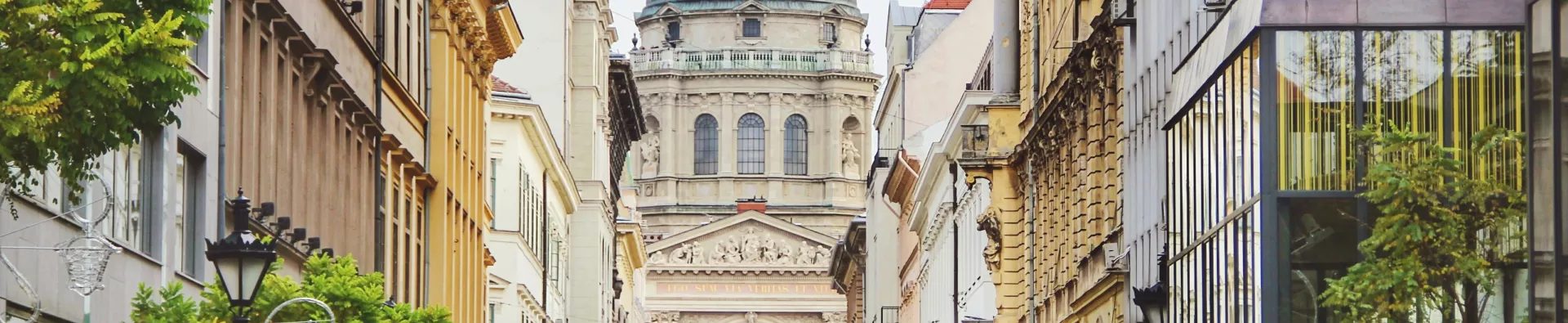 Rue de Budapest avec une vue sur la basilique Saint-Étienne 