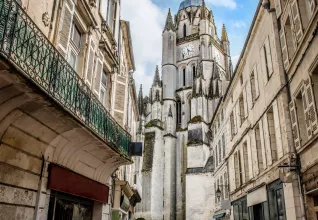 Cathédrale Sainte-Pierre à Saintes